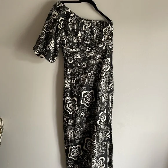 NWT RHODE100% Linen Chantelle Midi One shoulder Dress size 4 black white print